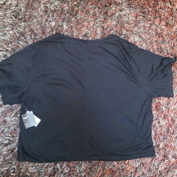 🍭HostPick! GapFit BLACK workout top - Picture 5 of 5